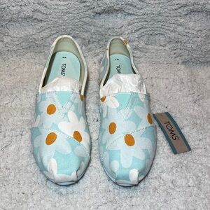 TOMS Daisy Print Slip-On Shoes